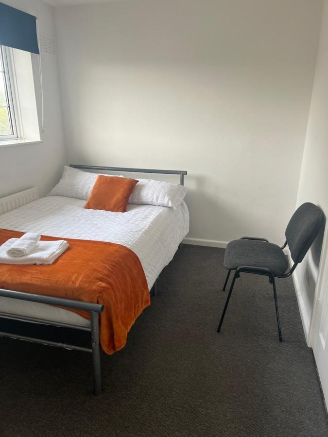 The Coral Guest House 1 Mile From Winchester Market ภายนอก รูปภาพ