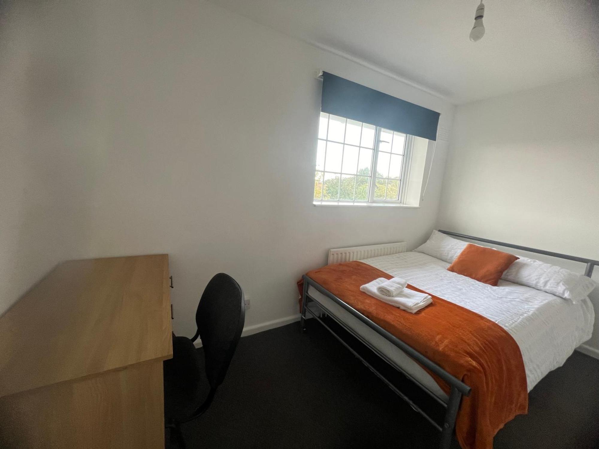 The Coral Guest House 1 Mile From Winchester Market ภายนอก รูปภาพ