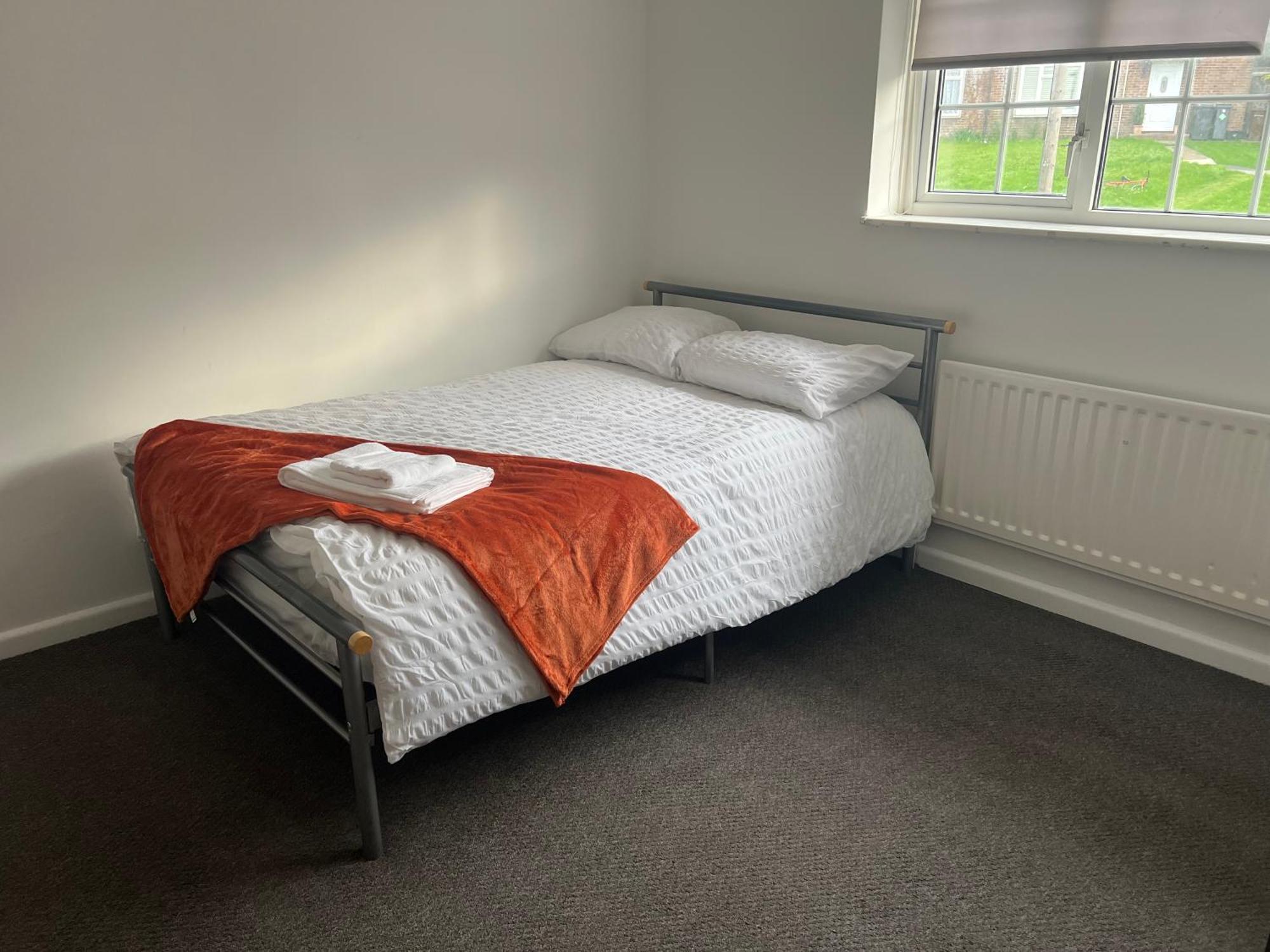 The Coral Guest House 1 Mile From Winchester Market ภายนอก รูปภาพ
