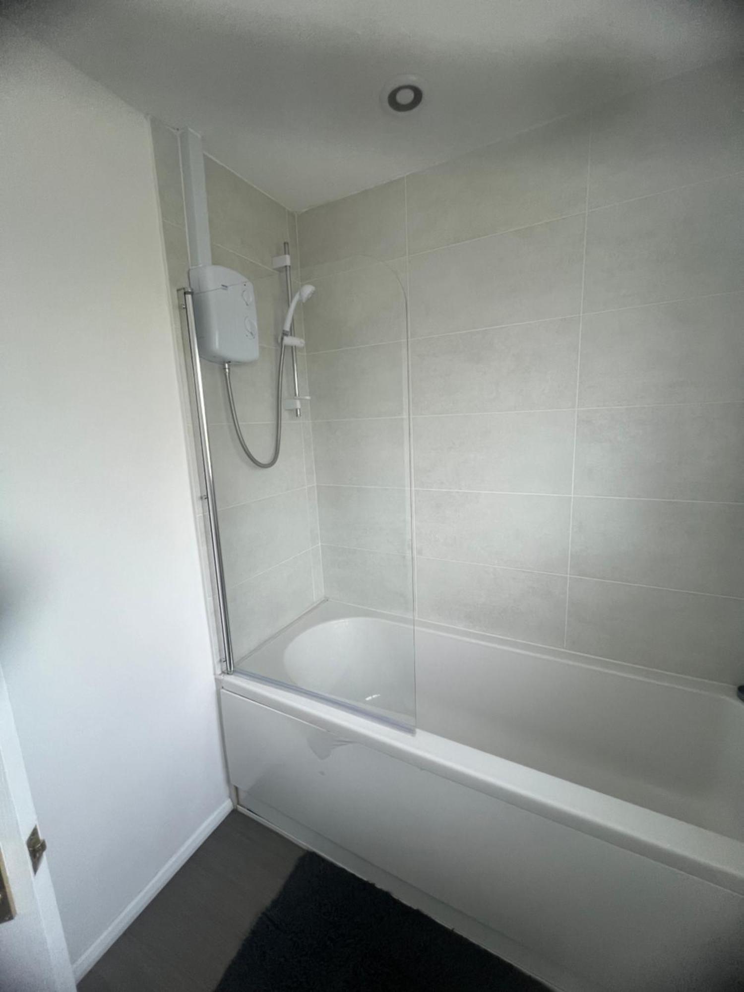 The Coral Guest House 1 Mile From Winchester Market ภายนอก รูปภาพ