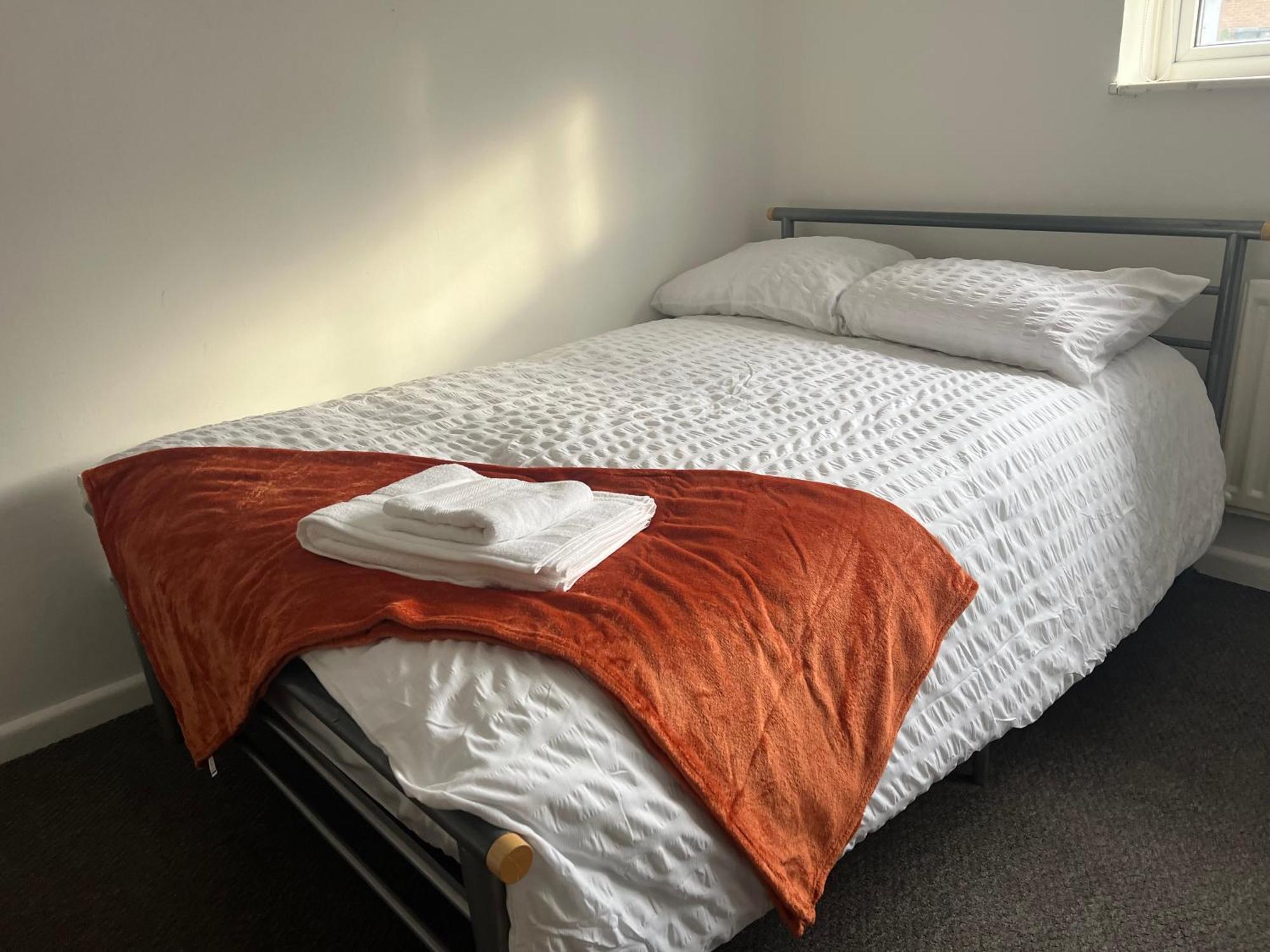 The Coral Guest House 1 Mile From Winchester Market ภายนอก รูปภาพ