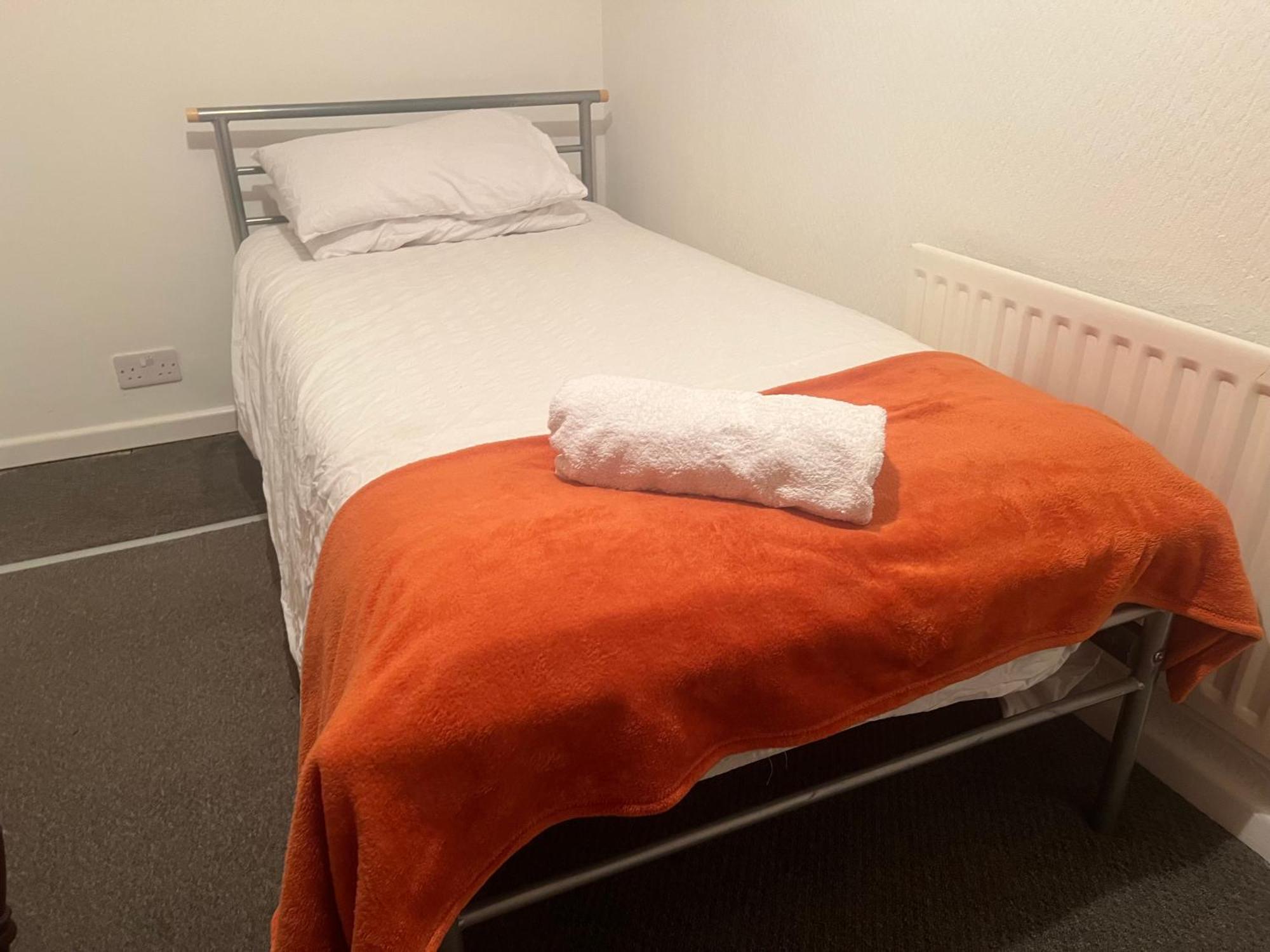 The Coral Guest House 1 Mile From Winchester Market ภายนอก รูปภาพ