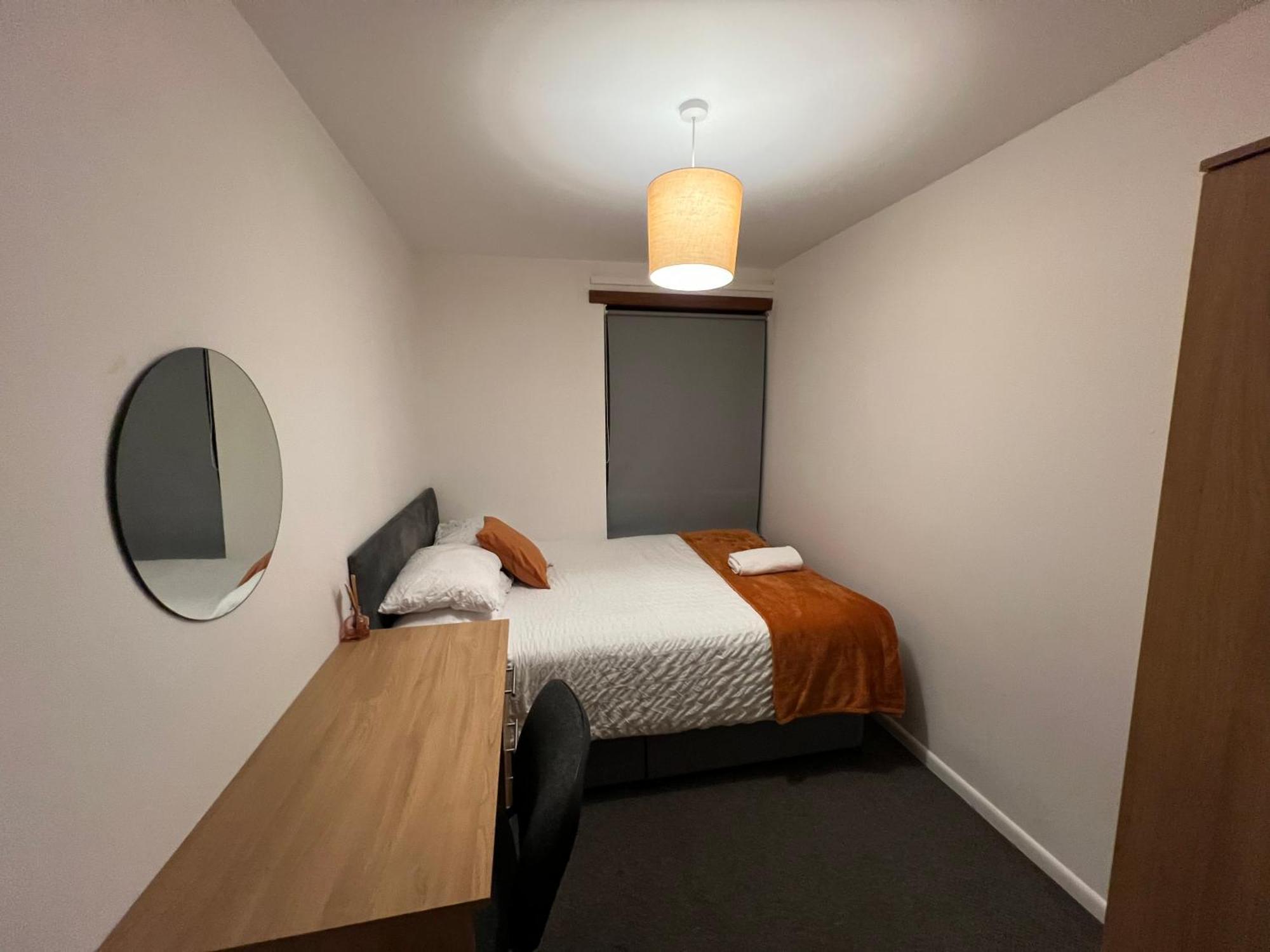 The Coral Guest House 1 Mile From Winchester Market ภายนอก รูปภาพ