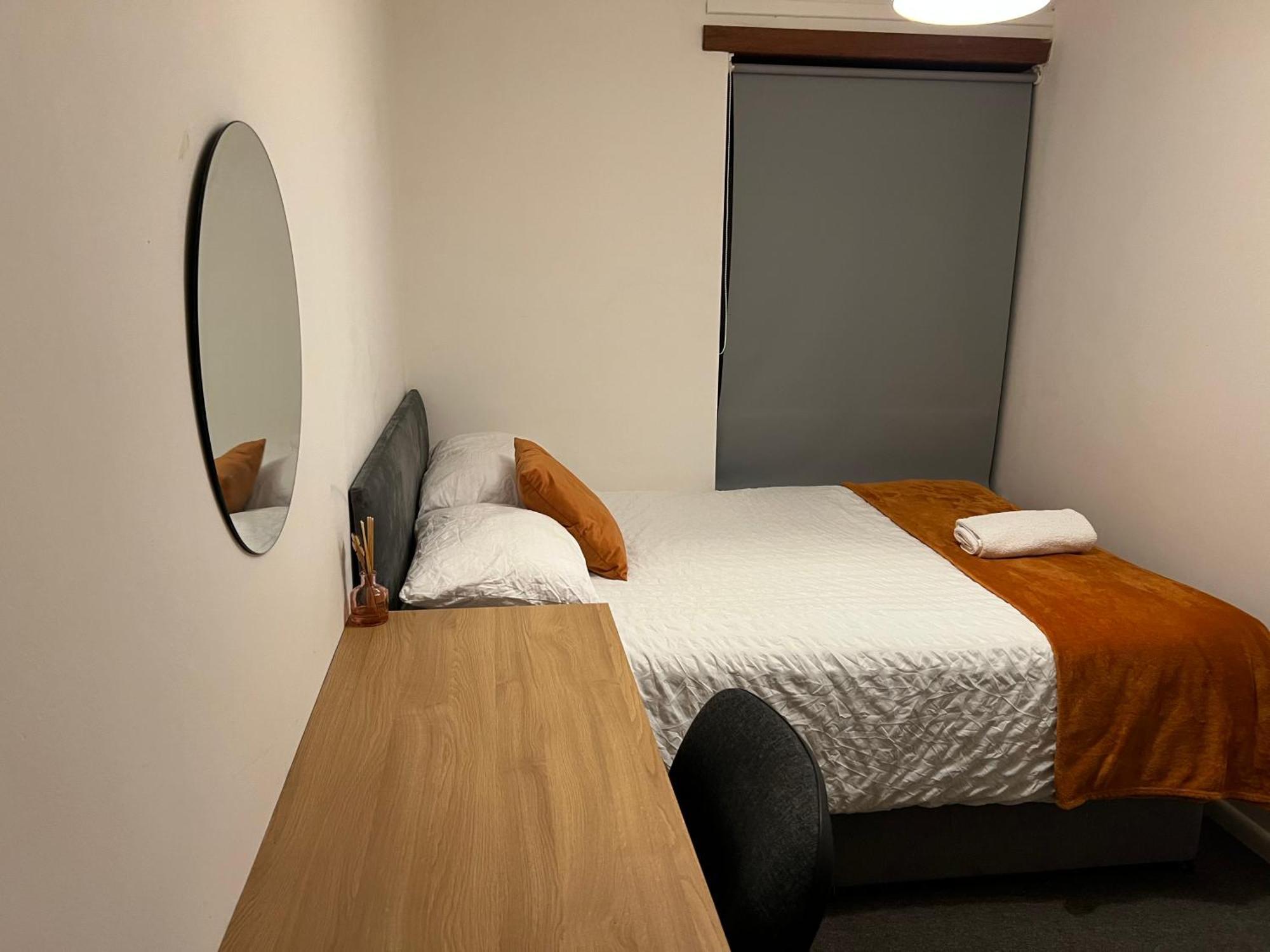 The Coral Guest House 1 Mile From Winchester Market ภายนอก รูปภาพ